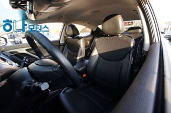 2011 Hyundai Elantra Pictures