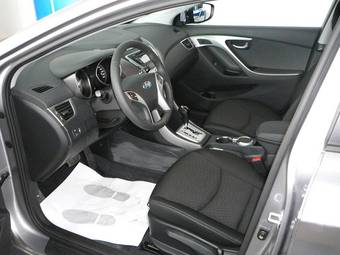 2011 Hyundai Elantra Pictures