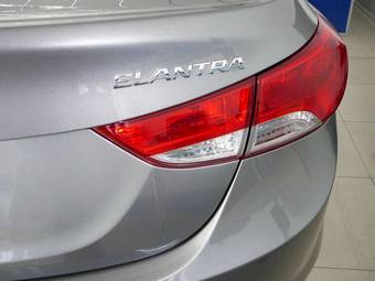 2011 Hyundai Elantra Photos