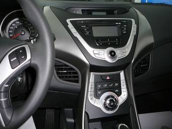 2011 Hyundai Elantra Wallpapers