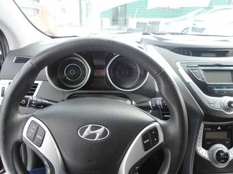 2011 Hyundai Elantra Pictures