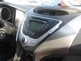 2011 Hyundai Elantra Pictures