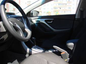 2011 Hyundai Elantra Photos