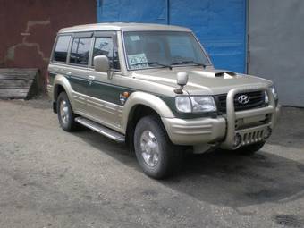 2002 Hyundai Galloper Photos