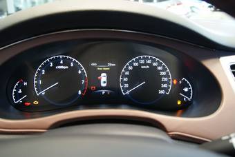 2010 Hyundai Genesis Images