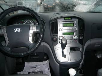 2008 Hyundai Grand Starex Images