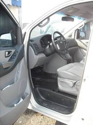 2008 Hyundai Grand Starex Pictures