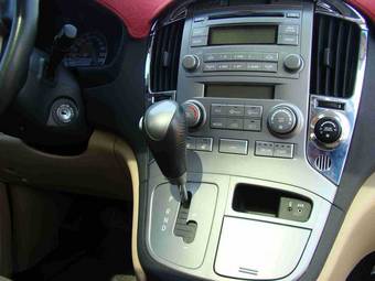 2008 Hyundai Grand Starex Pics