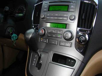 2008 Hyundai Grand Starex Pictures