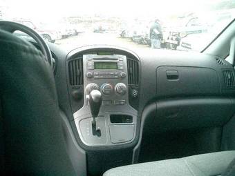 2008 Hyundai Grand Starex Images