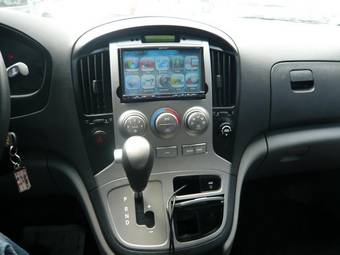2008 Hyundai Grand Starex Images