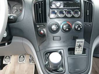 2008 Hyundai Grand Starex Pictures