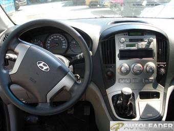 2008 Hyundai Grand Starex Images