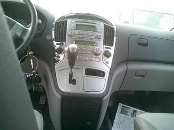 2009 Hyundai Grand Starex Pictures
