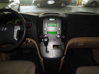 2009 Hyundai Grand Starex Photos