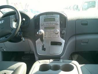 2009 Hyundai Grand Starex Pics