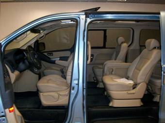 2009 Hyundai Grand Starex Pictures