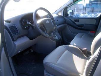 2009 Hyundai Grand Starex Images
