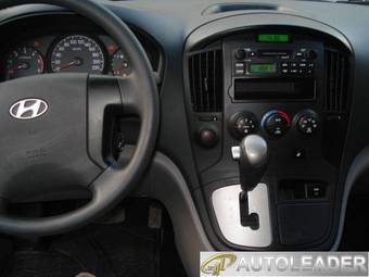 2009 Hyundai Grand Starex Images