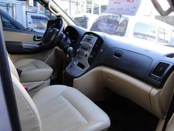 2009 Hyundai Grand Starex Images