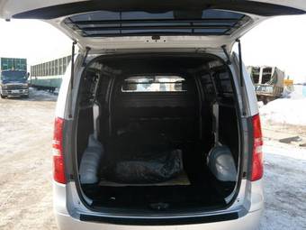 2009 Hyundai Grand Starex Pictures