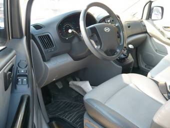2009 Hyundai Grand Starex Pictures
