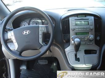 2009 Hyundai Grand Starex Pictures
