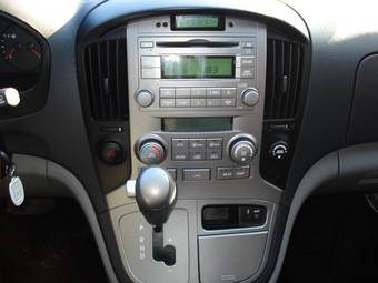 2009 Hyundai Grand Starex Photos