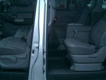 2009 Hyundai Grand Starex Images