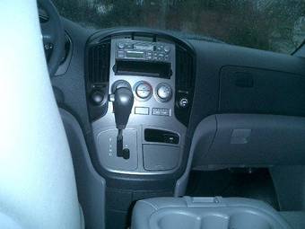 2009 Hyundai Grand Starex Pictures