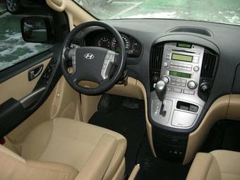 2009 Hyundai Grand Starex Photos