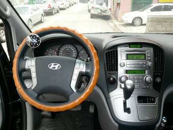 2009 Hyundai Grand Starex Pictures