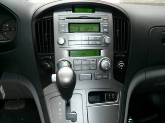 2009 Hyundai Grand Starex Pics