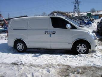 2009 Hyundai Grand Starex Photos