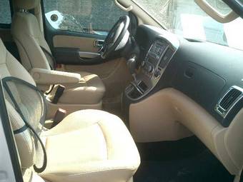 2009 Hyundai Grand Starex Pictures