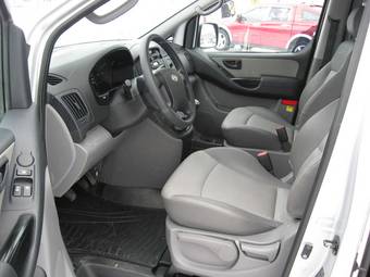 2009 Hyundai Grand Starex Pics