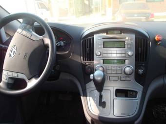 2009 Hyundai Grand Starex Pictures