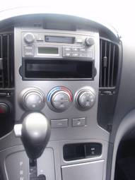 2009 Hyundai Grand Starex Photos