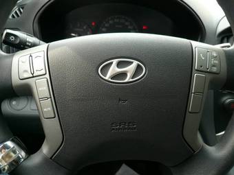 2009 Hyundai Grand Starex Pictures