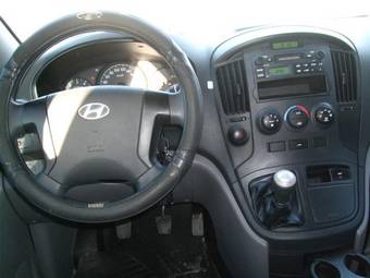 2009 Hyundai Grand Starex Pictures