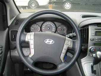 2009 Hyundai Grand Starex Pictures