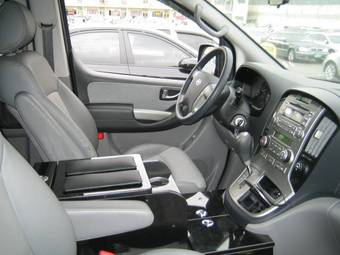 2009 Hyundai Grand Starex Images