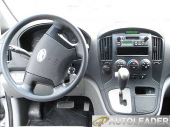2009 Hyundai Grand Starex Images