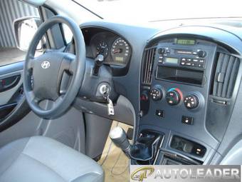 2009 Hyundai Grand Starex Images