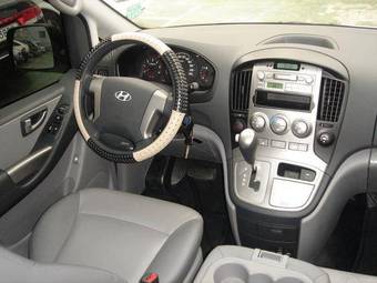 2009 Hyundai Grand Starex Photos