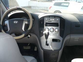 2009 Hyundai Grand Starex Images