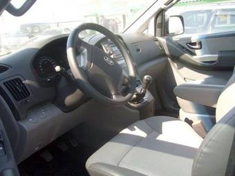 2009 Hyundai Grand Starex Photos