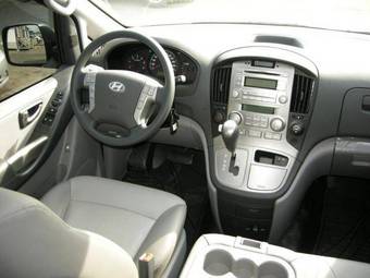 2009 Hyundai Grand Starex Photos