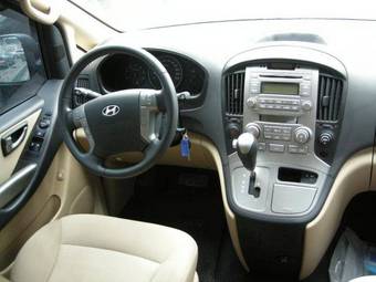 2009 Hyundai Grand Starex Photos