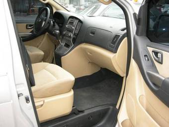 2009 Hyundai Grand Starex Pictures